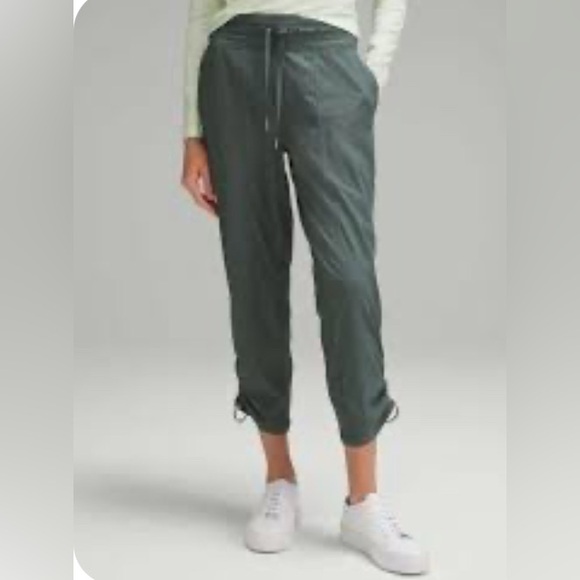 Lululemon Mid Rise Dance Studio Crop Pants Size 6 Drawstring Pockets Minimalist - Picture 1 of 8